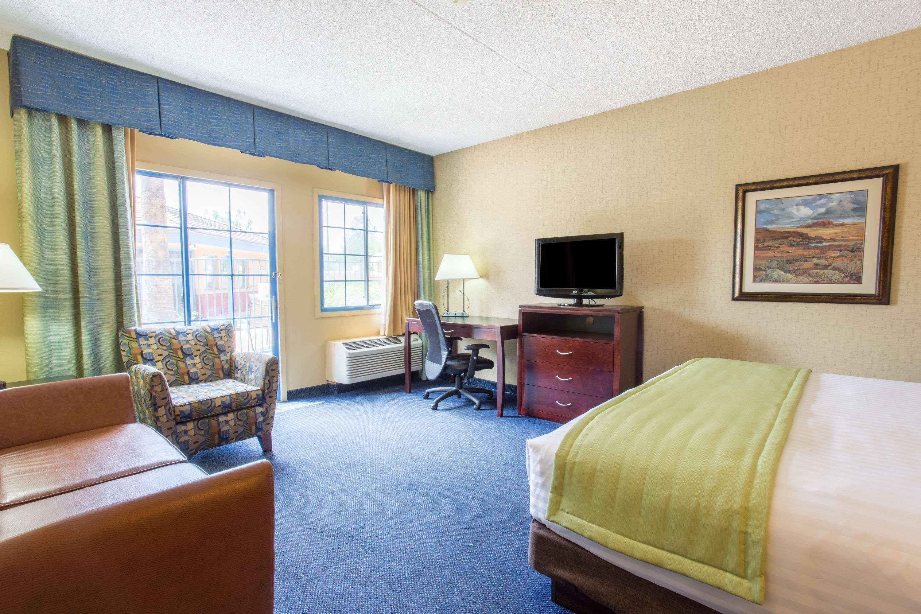 Days Inn & Suites By Wyndham Mesa Near Phoenix Εξωτερικό φωτογραφία