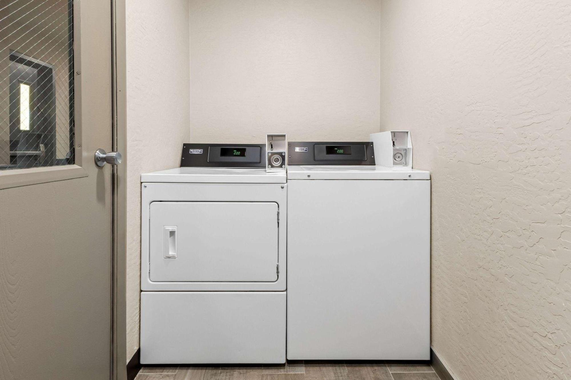 Days Inn & Suites By Wyndham Mesa Near Phoenix Εξωτερικό φωτογραφία