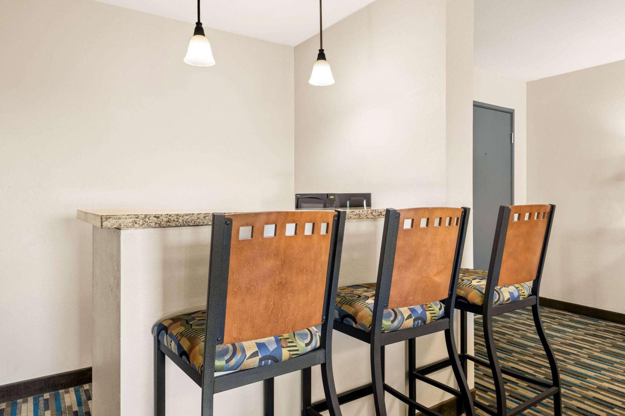 Days Inn & Suites By Wyndham Mesa Near Phoenix Εξωτερικό φωτογραφία
