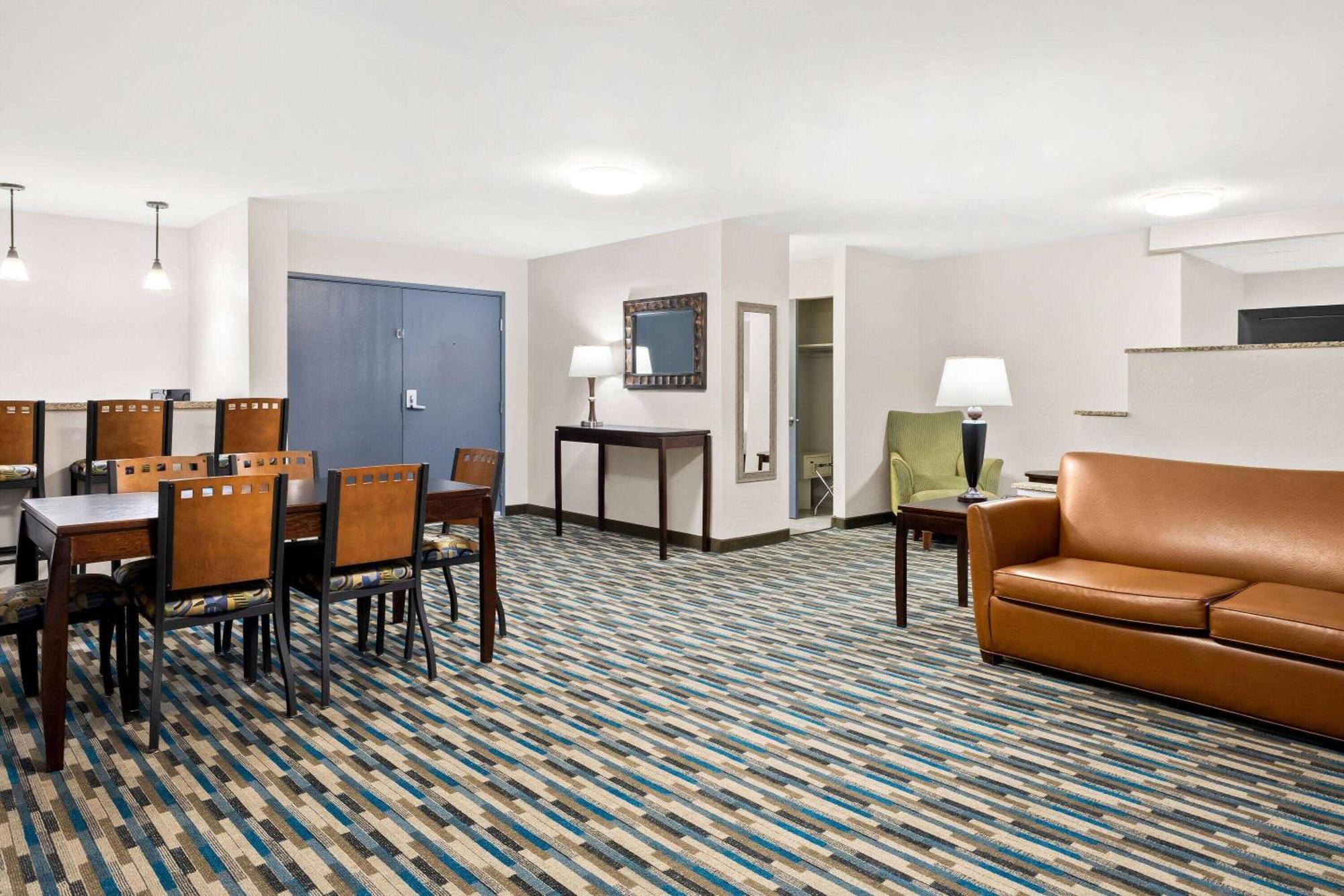 Days Inn & Suites By Wyndham Mesa Near Phoenix Εξωτερικό φωτογραφία