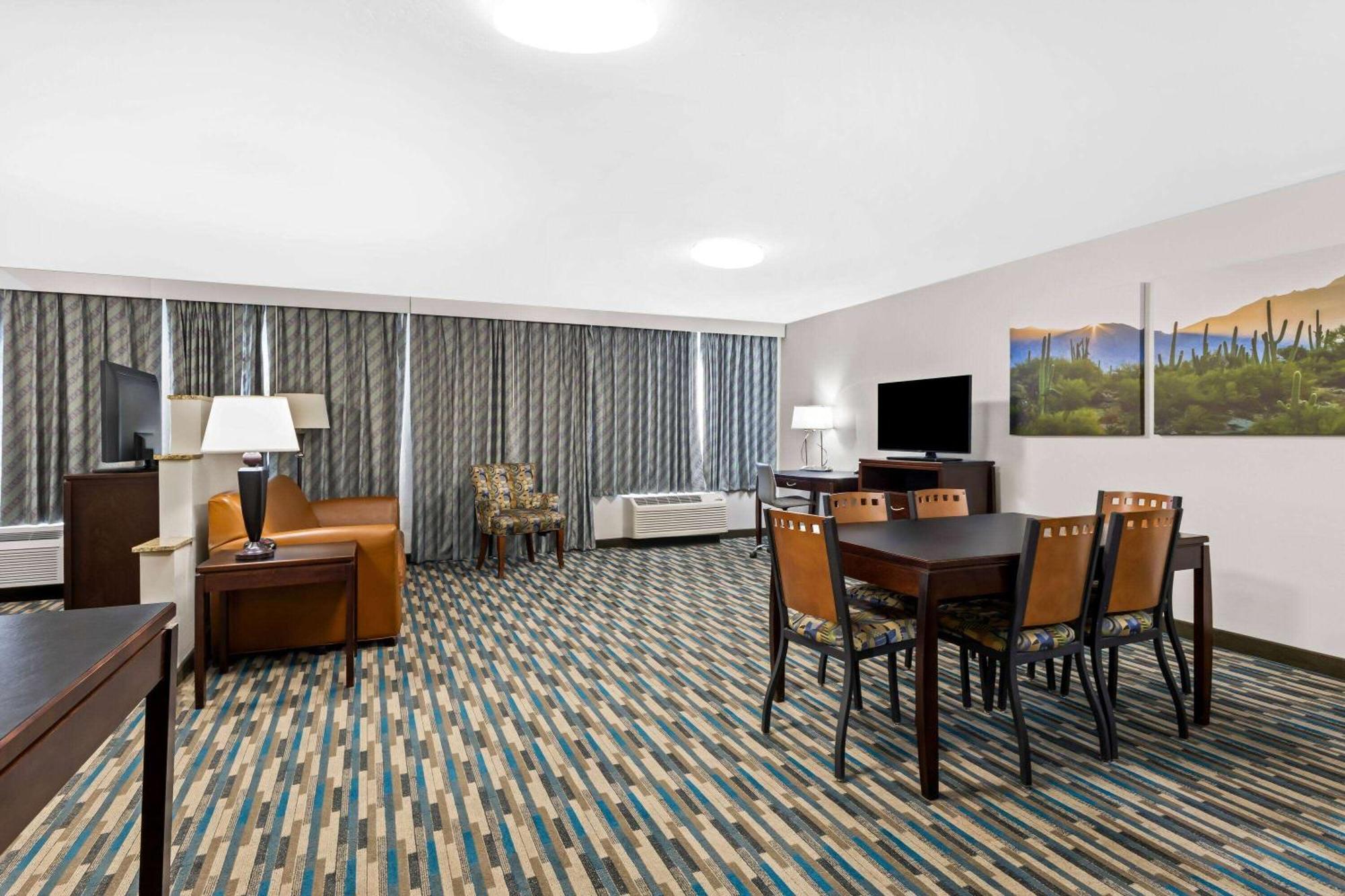 Days Inn & Suites By Wyndham Mesa Near Phoenix Εξωτερικό φωτογραφία