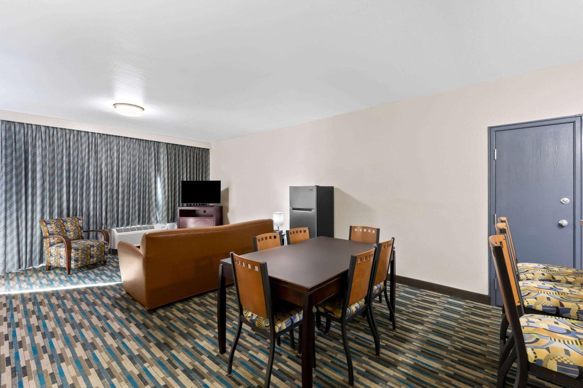 Days Inn & Suites By Wyndham Mesa Near Phoenix Εξωτερικό φωτογραφία