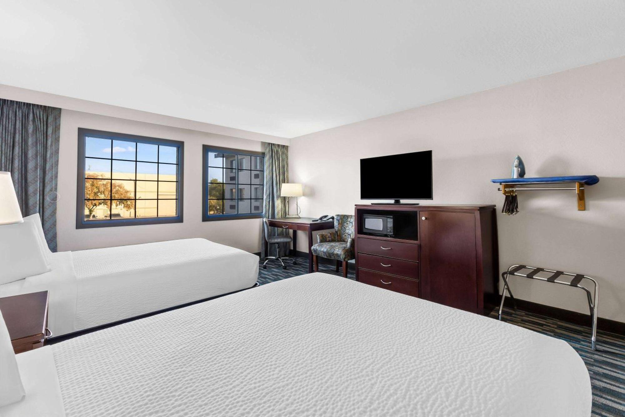 Days Inn & Suites By Wyndham Mesa Near Phoenix Εξωτερικό φωτογραφία