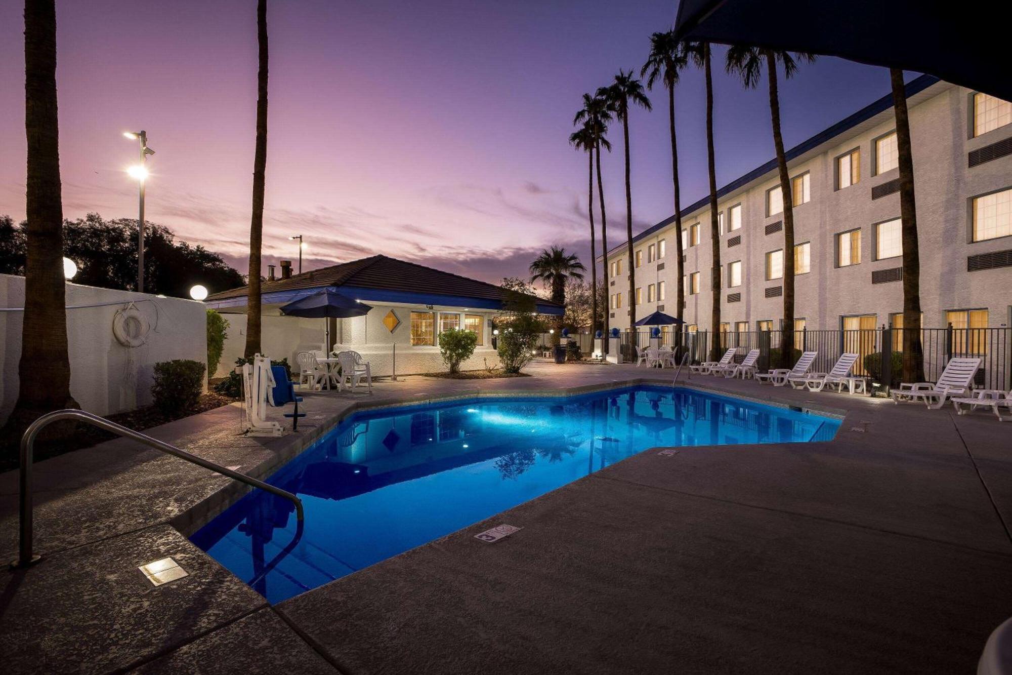 Days Inn & Suites By Wyndham Mesa Near Phoenix Εξωτερικό φωτογραφία