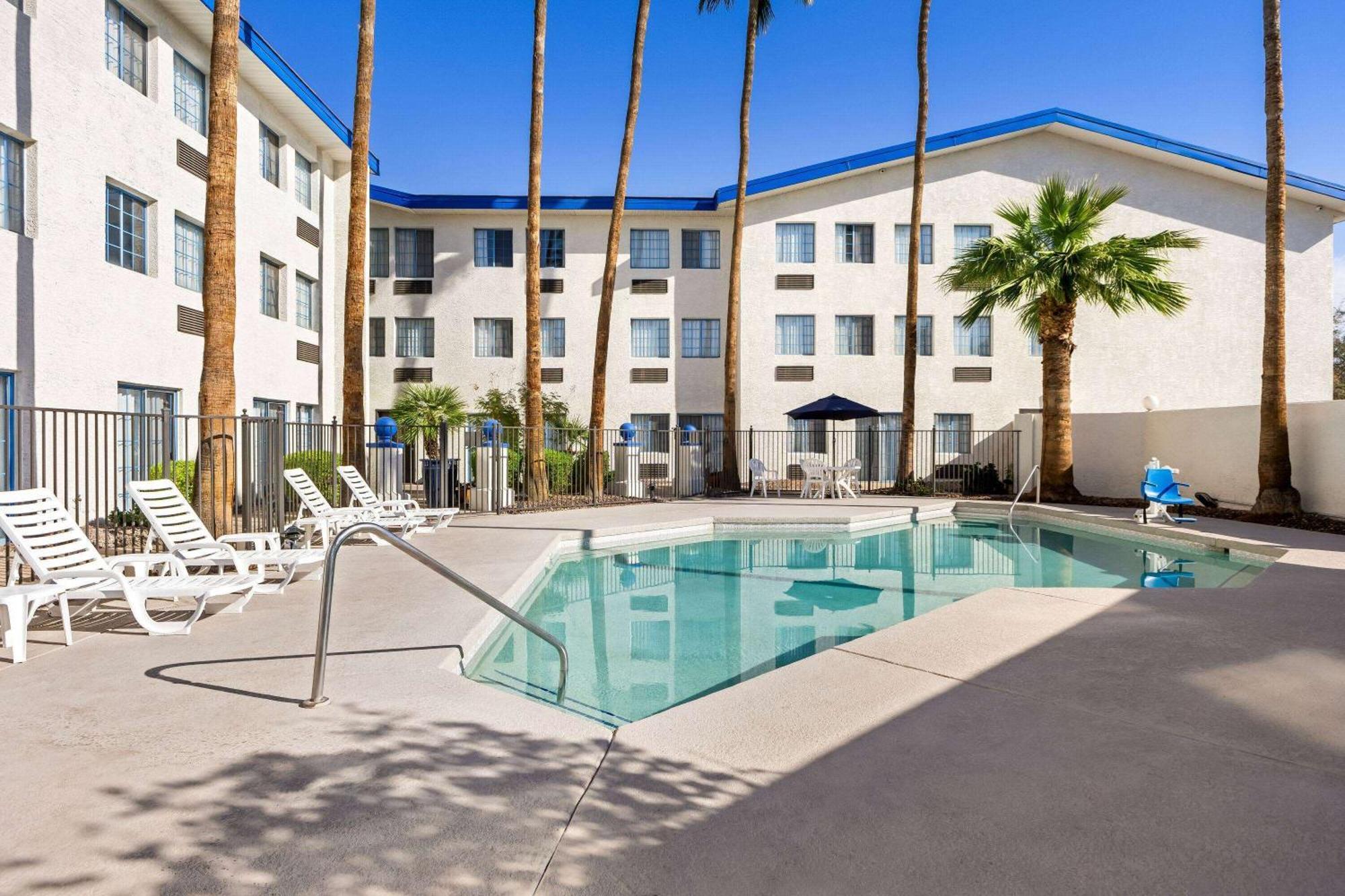 Days Inn & Suites By Wyndham Mesa Near Phoenix Εξωτερικό φωτογραφία
