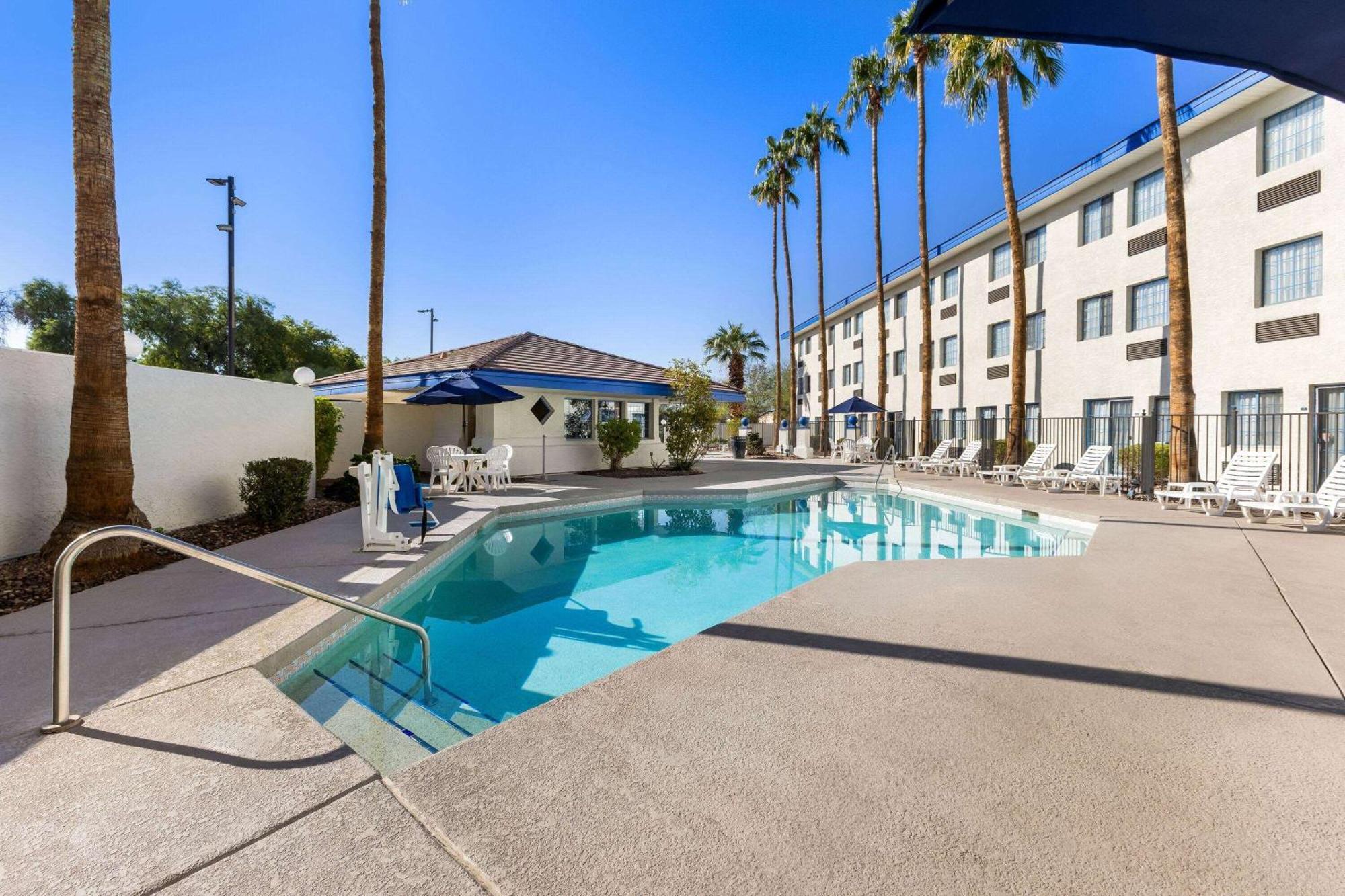 Days Inn & Suites By Wyndham Mesa Near Phoenix Εξωτερικό φωτογραφία