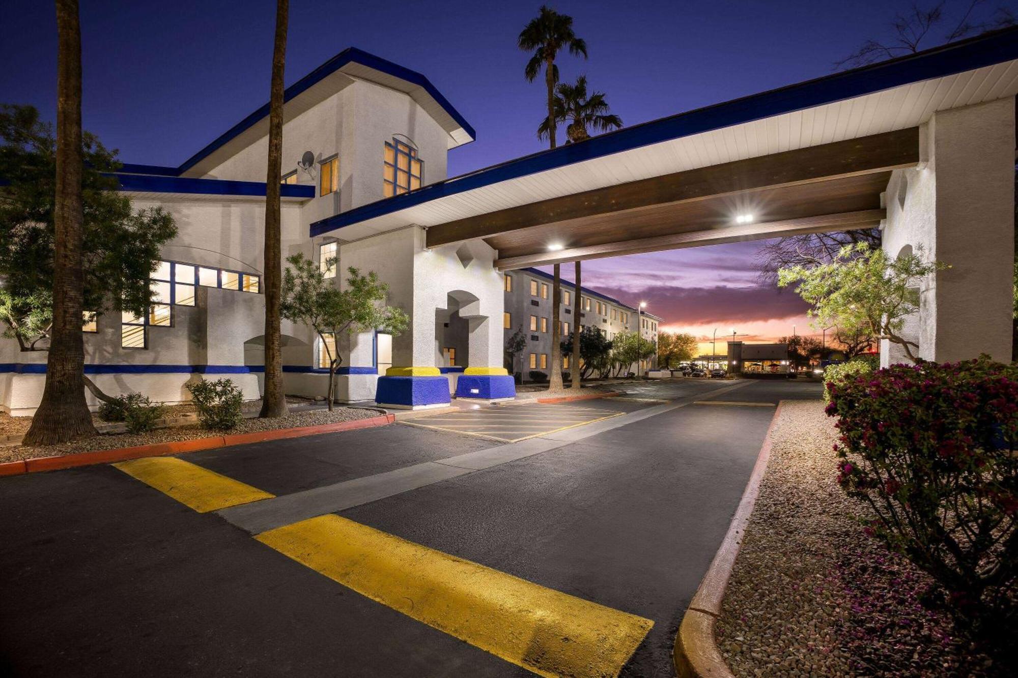 Days Inn & Suites By Wyndham Mesa Near Phoenix Εξωτερικό φωτογραφία